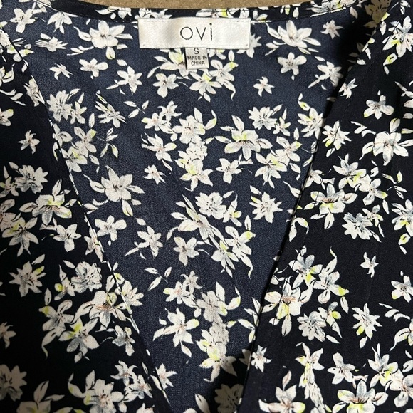 Flower print romper with deep v neckline - Picture 2 of 8